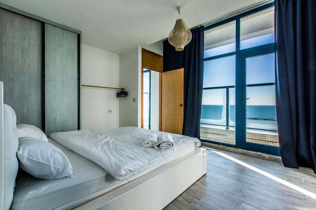 Ocean Front Apartments First Line To The Beach Tel Aviv Eksteriør bilde