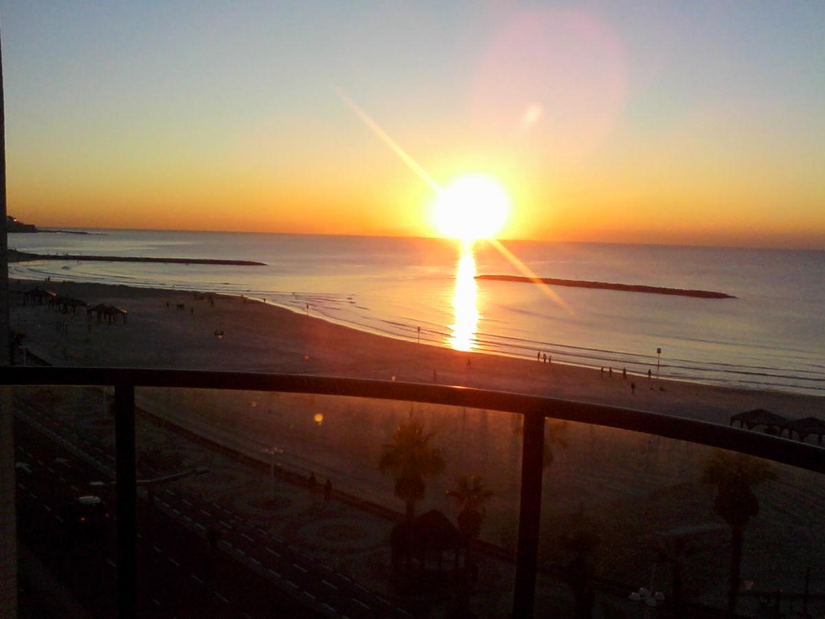 Ocean Front Apartments First Line To The Beach Tel Aviv Eksteriør bilde